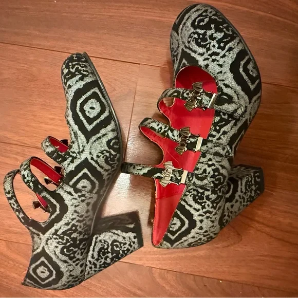 Demonia Vivika Mary Jane pump triple bat buckle Dolls Kill - Picture 3 of 9